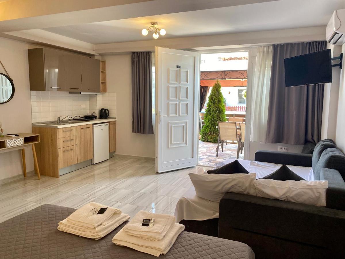 Thomas Studios & Apartments Paralia Bagian luar foto